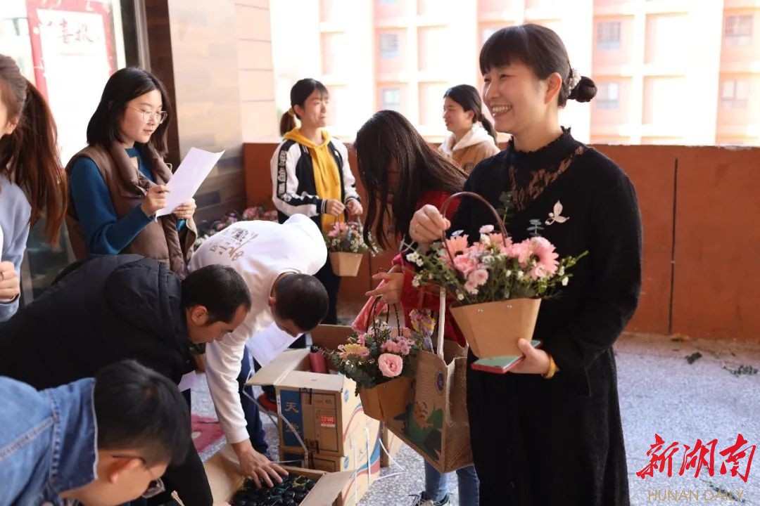 今天，你是最美的女神——师大滨江开展“三八”节系列庆祝活动